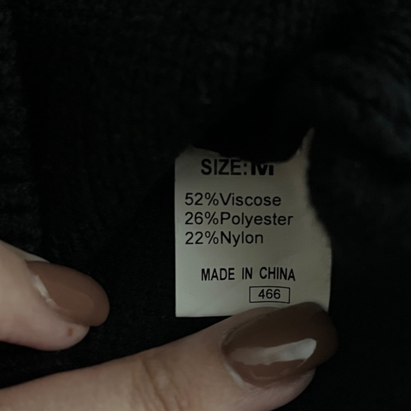 Women’s Black Cable Knit Sweater Vest Medium - Picture 6 of 7